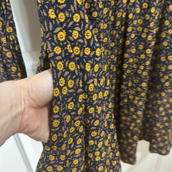 BODEN DITZY FLORAL V NECK SMOCKED DRESS US SIZE 4 - Picture 14 of 14